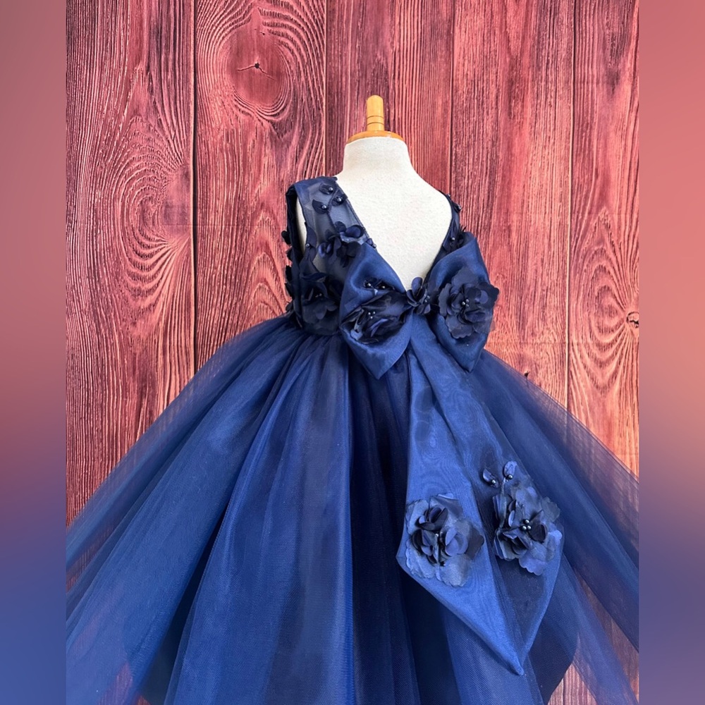 Navy Blue Floral Embroidery Tulle V-Back Elegant Wedding
Flower Girl Pageant ✨
